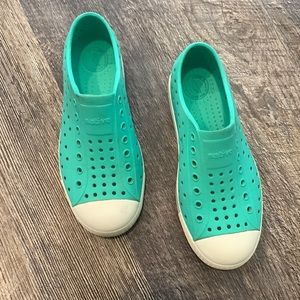 Native shoes - light teal size J1